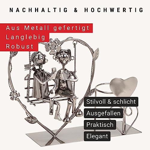 Wein Flaschenhalter Liebespaar auf Schaukel in großem Herz – Weinflaschenhalter Metall mit Figuren als Geschenk oder Dekoartikel für zu Hause - 4