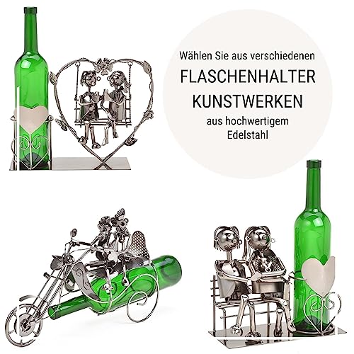 Wein Flaschenhalter Liebespaar auf Schaukel in großem Herz – Weinflaschenhalter Metall mit Figuren als Geschenk oder Dekoartikel für zu Hause - 6