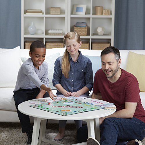 Monopoly Classic, Gesellschaftsspiel für Erwachsene & Kinder, Familienspiel, der Klassiker der Brettspiele, Gemeinschaftsspiel für 2 – 6 Personen, ab 8 Jahren - 3